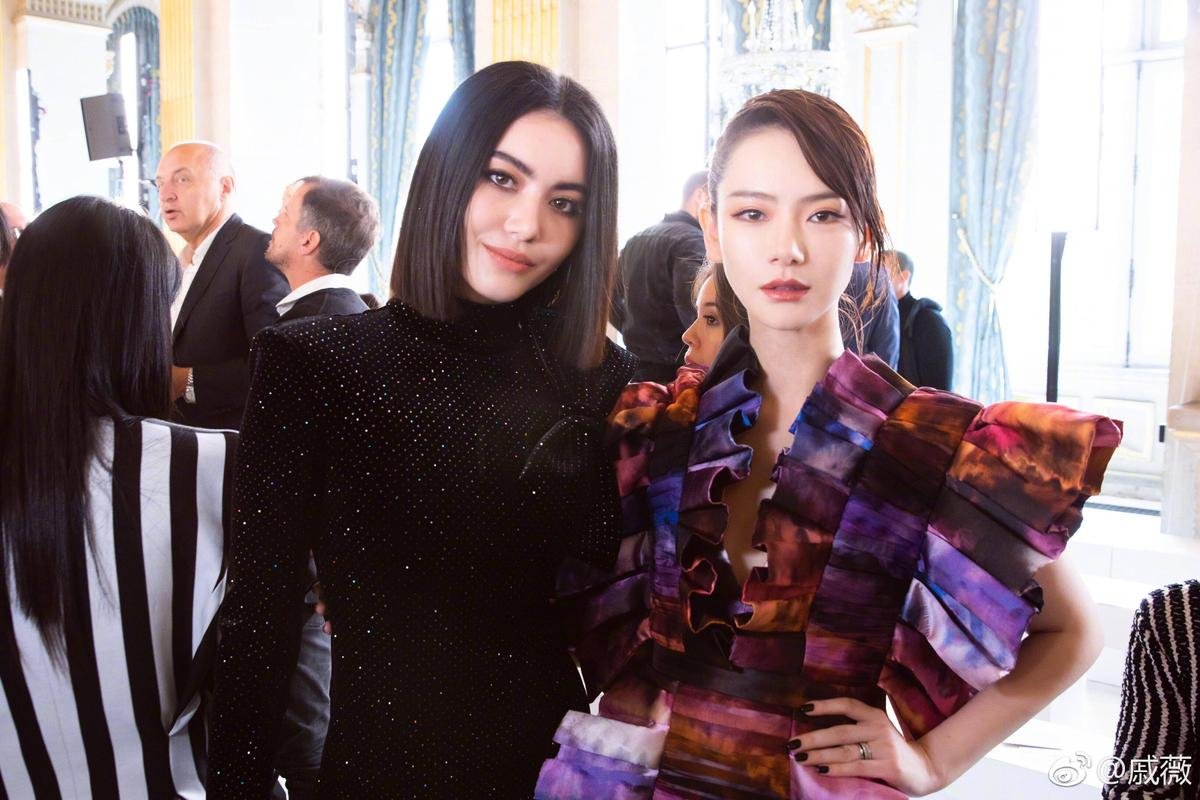 Hứa Ngụy Châu bảnh bao bên 'noona' Sandara Park, Xa Thi Mạn và Mai Davika ở 'Paris Fashion Week' ngày 4 Ảnh 32