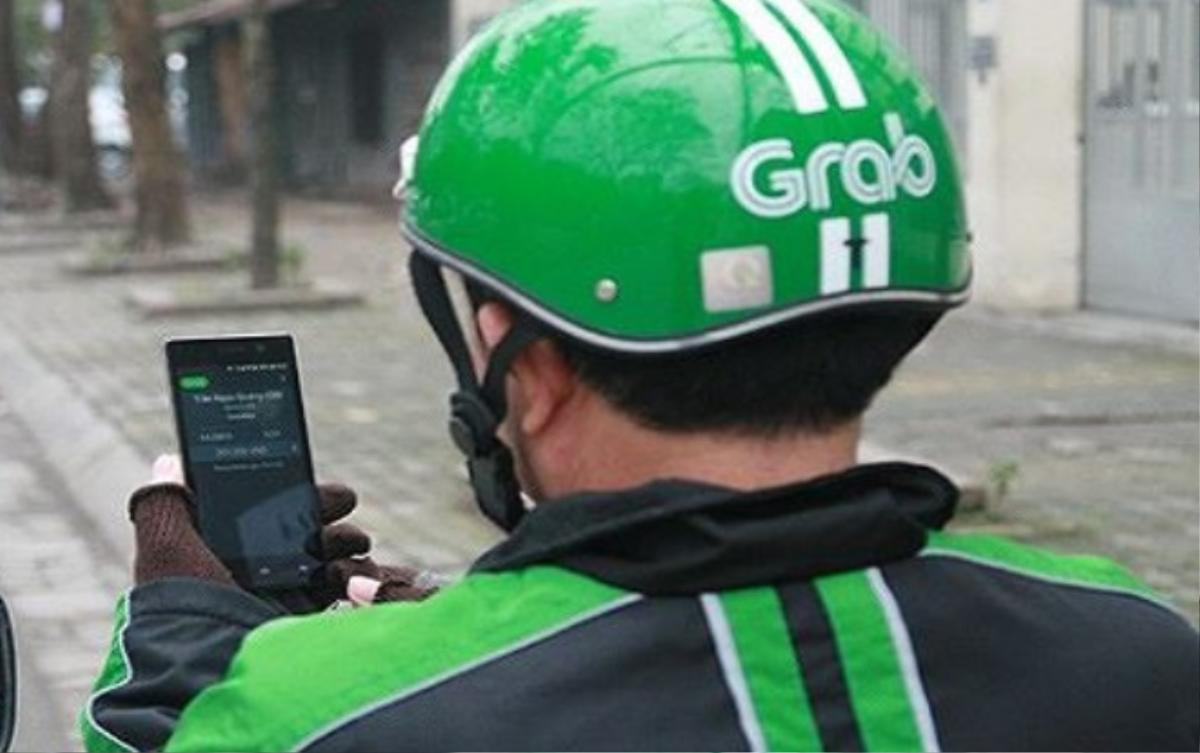 Lái xe ôm Grab bị nam thanh niên 19 tuổi cầm dao dí vào cổ cướp xe máy, điện thoại trong đêm Ảnh 1