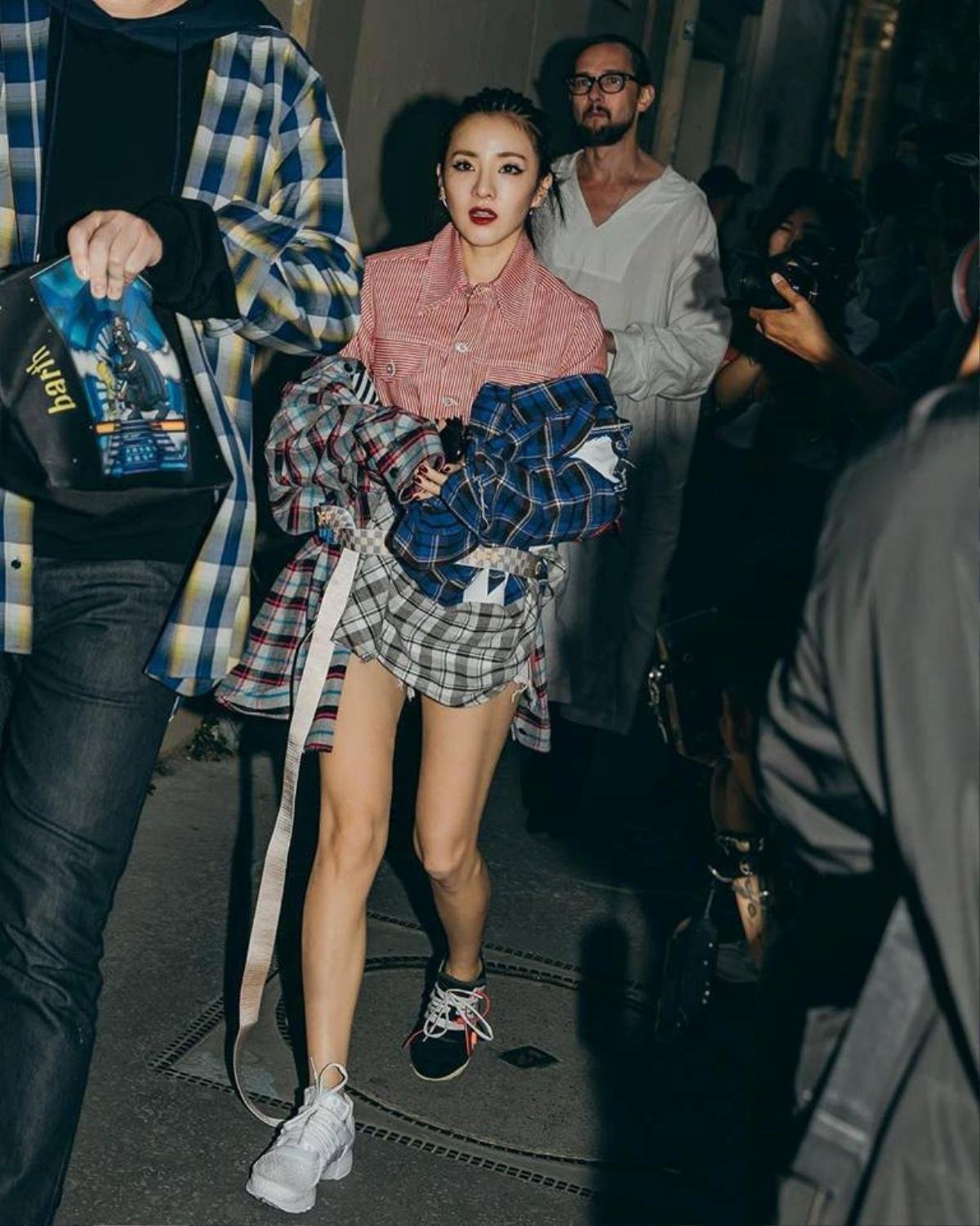 Mỹ nhân không tuổi Sandara Park với gu thời trang 'dị biệt' gây ấn tượng tại Paris Fashion Week Ảnh 8