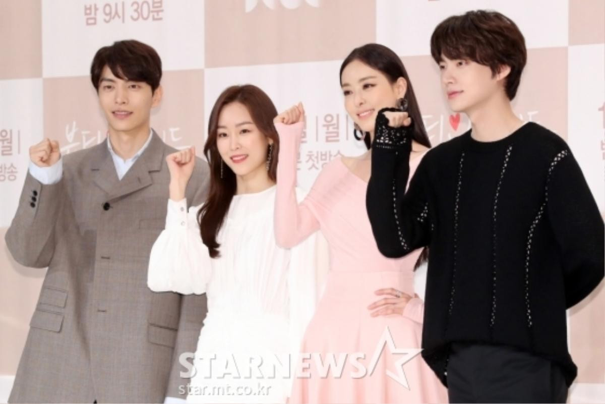 Họp báo 'The Beauty Inside': Seo Hyun Jin - Lee Da Hee xinh lung linh, tình tứ bên Lee Min Ki và Ahn Jae Hyun Ảnh 28