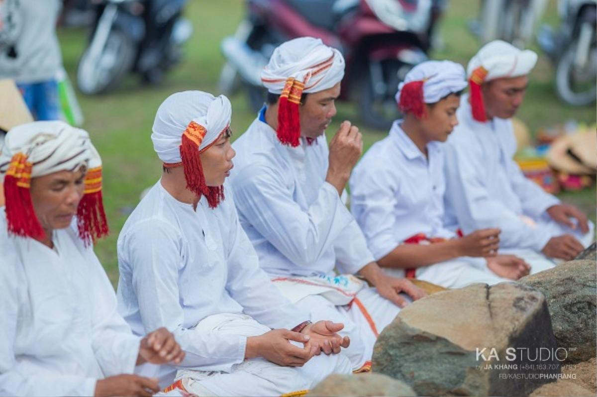 Nét duyên ngầm quyến rũ lạ thường trong trang phục của người Chăm Ảnh 17