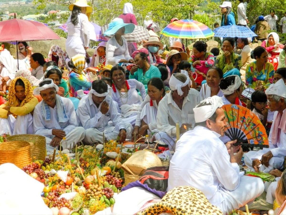 Nét duyên ngầm quyến rũ lạ thường trong trang phục của người Chăm Ảnh 20