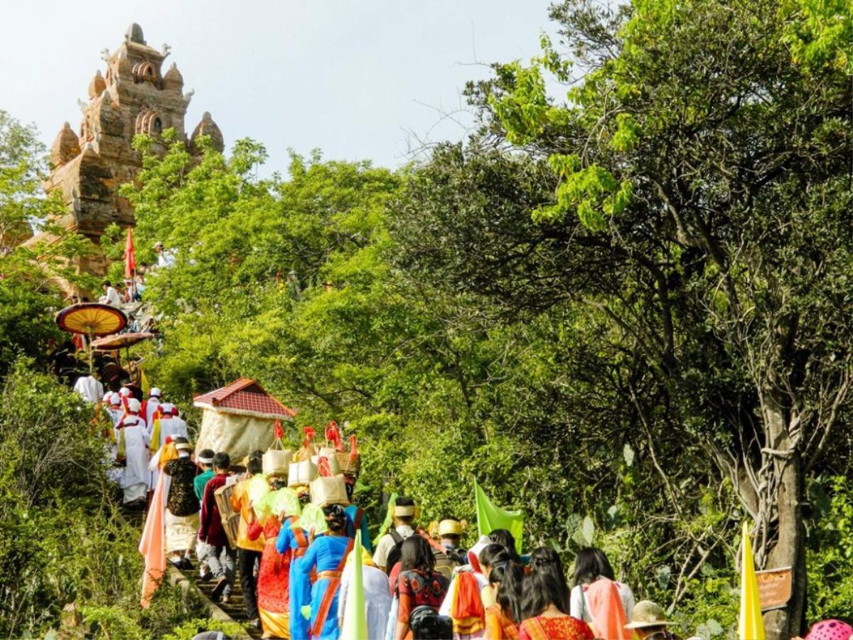 Nét duyên ngầm quyến rũ lạ thường trong trang phục của người Chăm Ảnh 15