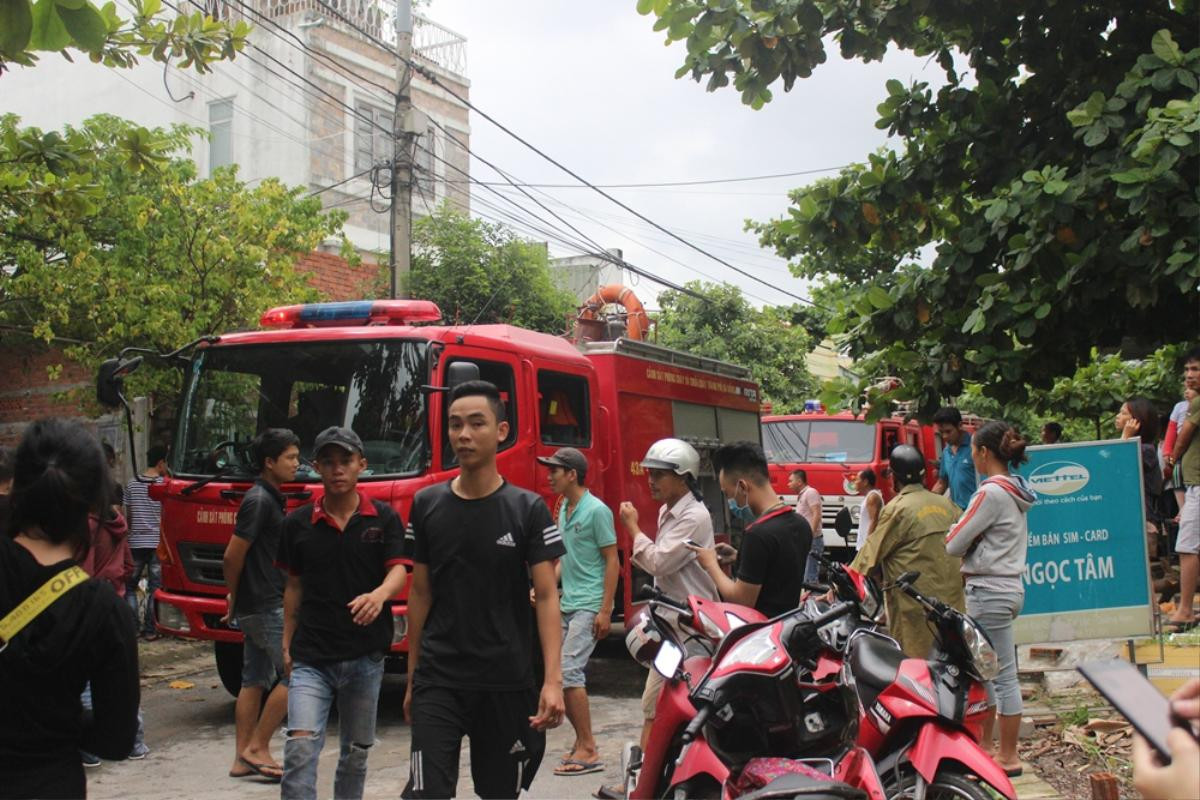 Đà Nẵng: Nhà trọ 3 tầng bốc cháy, cả khu phố nháo nhào bỏ chạy Ảnh 2