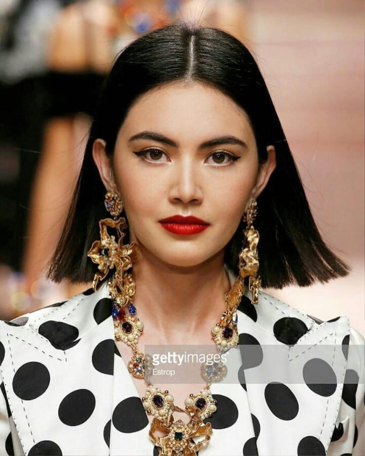 Cơn sốt ở Milan Fashion Week còn chưa hết, Mai Davika lại một lần nữa khiến dân mạng Thái tự hào Ảnh 1