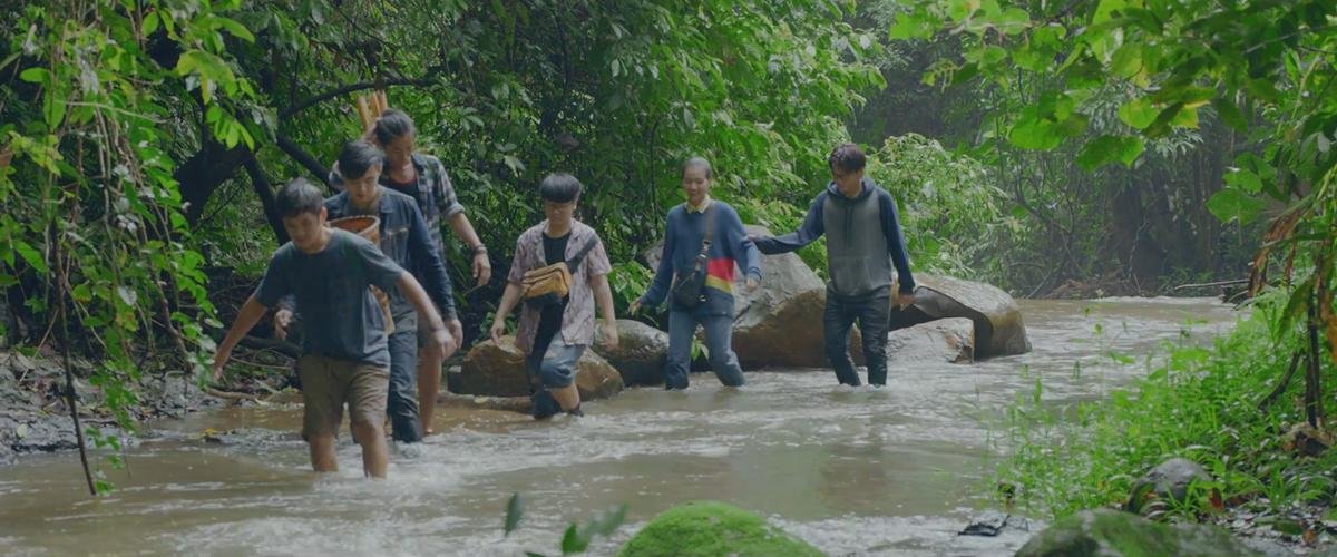 Tùng Maru, Bích Ngọc cùng dàn diễn viên trẻ vẽ nên những kỷ niệm đẹp trong phim học đường 'Thạch Thảo' Ảnh 20