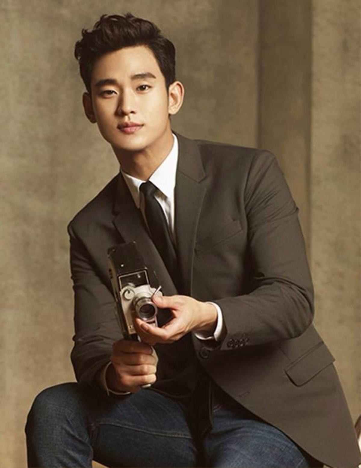 'Cụ giáo' Kim Soo Hyun gửi lời chào người hâm mộ từ trong quân ngũ Ảnh 7