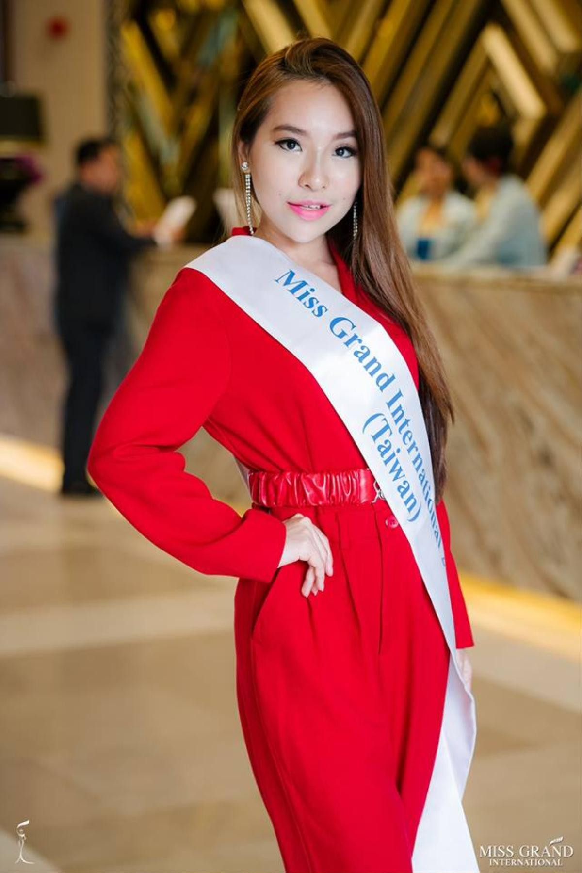 Phương Nga tự tin trả lời phỏng vấn bằng tiếng Anh tại Miss Grand International 2018 Ảnh 9