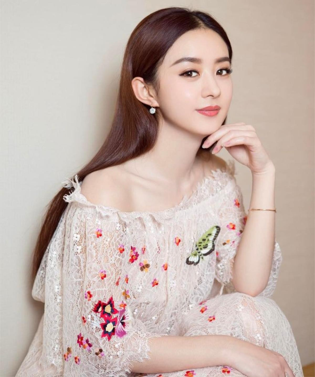 Cuộc chiến fandom mới xảy ra: Fan hai nhà Dương Mịch - Angelababy khẩu chiến, Triệu Lệ Dĩnh 'nằm không cũng trúng đạn' Ảnh 11