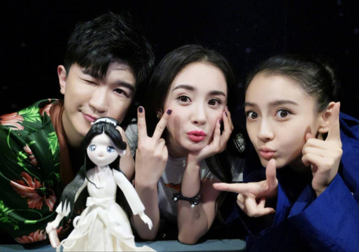 Cuộc chiến fandom mới xảy ra: Fan hai nhà Dương Mịch - Angelababy khẩu chiến, Triệu Lệ Dĩnh 'nằm không cũng trúng đạn' Ảnh 1