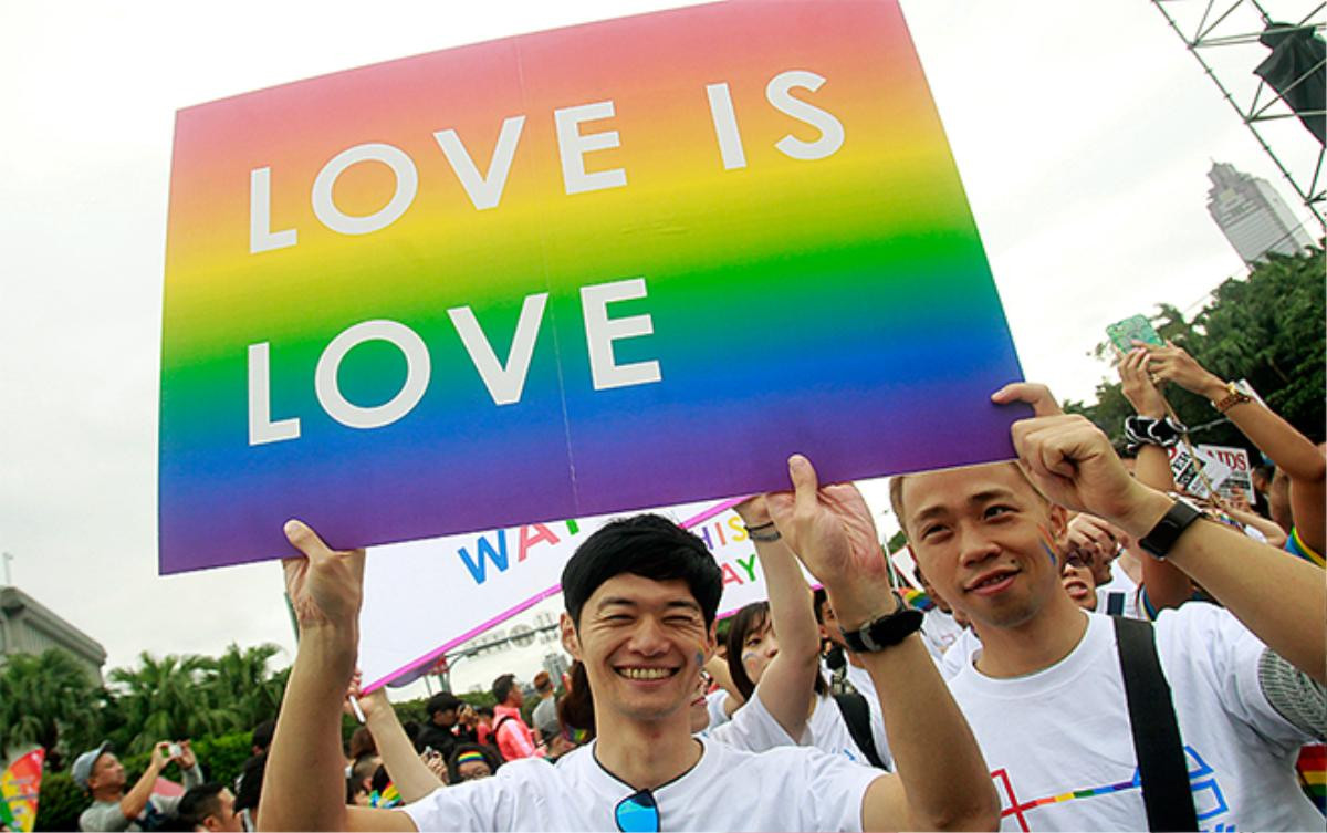 Tokyo đã thông qua luật chống phân biệt đối xử với người LGBT, người dân xuống đường ăn mừng Ảnh 1