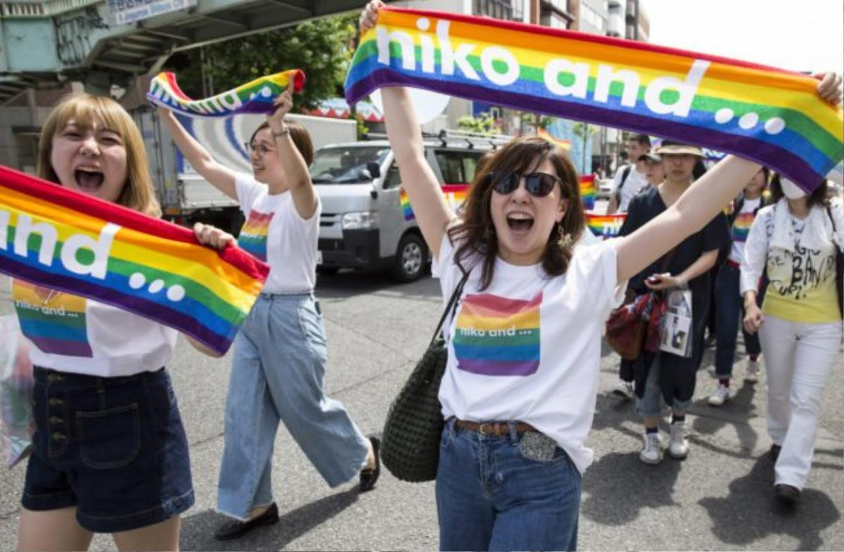 Tokyo đã thông qua luật chống phân biệt đối xử với người LGBT, người dân xuống đường ăn mừng Ảnh 2