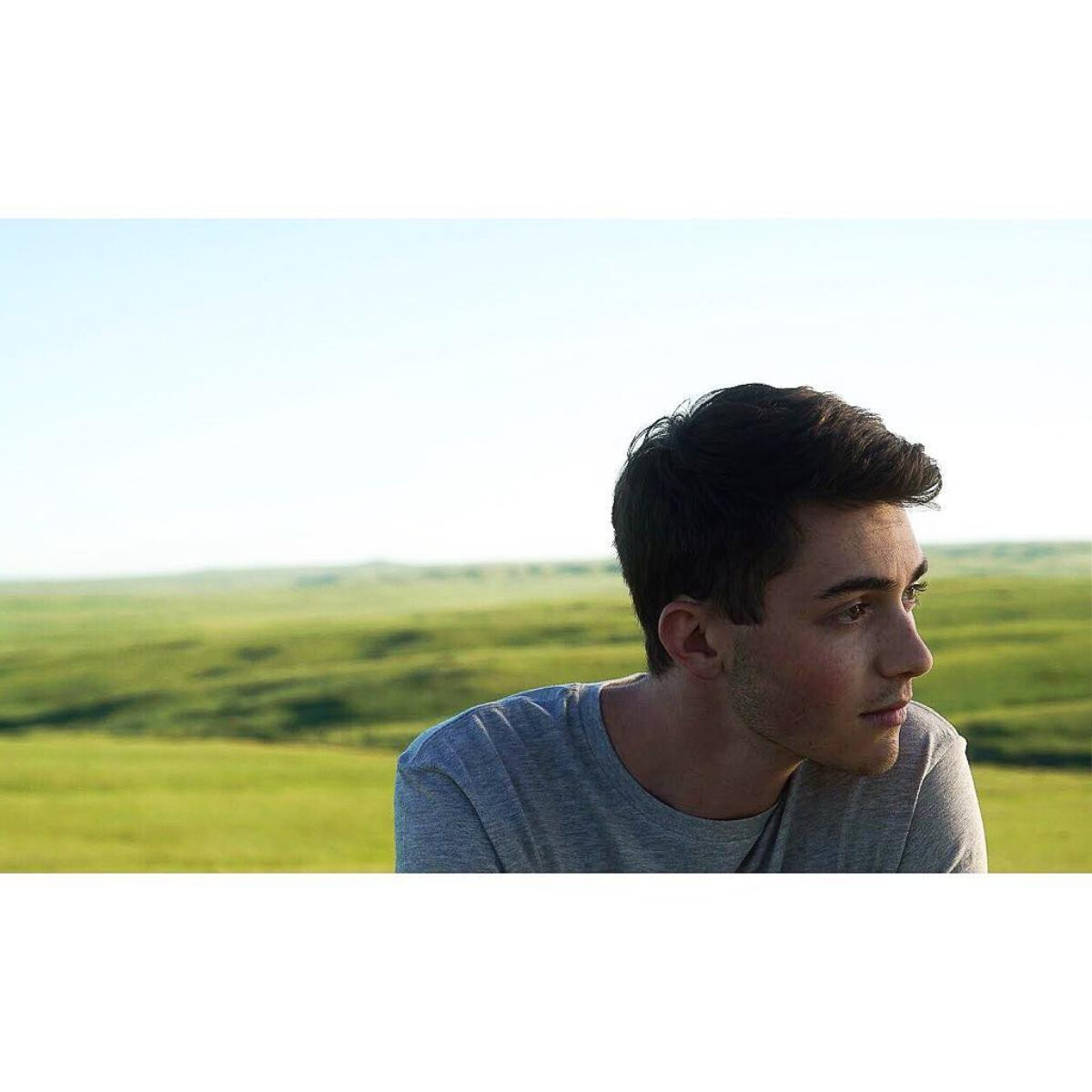 Thần đồng âm nhạc nước Mĩ Greyson Chance tự tin công khai đồng tính và sở hữu vẻ đẹp ngây thơ suốt thập kỉ Ảnh 7