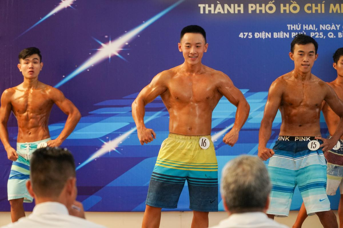 Đã mắt xem 'soái ca' khoe 'body' 6 múi quyến rũ chết người tại giải Thể hình - Fitness sinh viên TP.HCM Ảnh 8