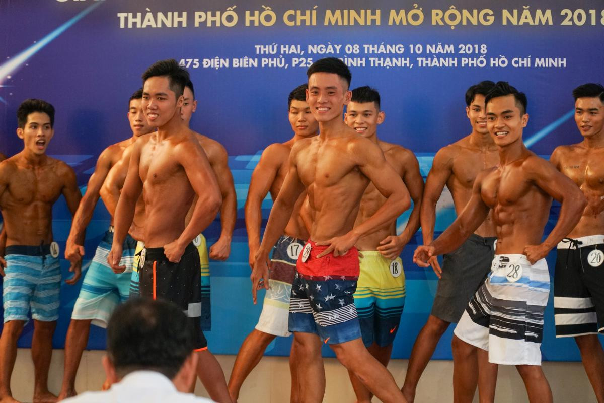 Đã mắt xem 'soái ca' khoe 'body' 6 múi quyến rũ chết người tại giải Thể hình - Fitness sinh viên TP.HCM Ảnh 6