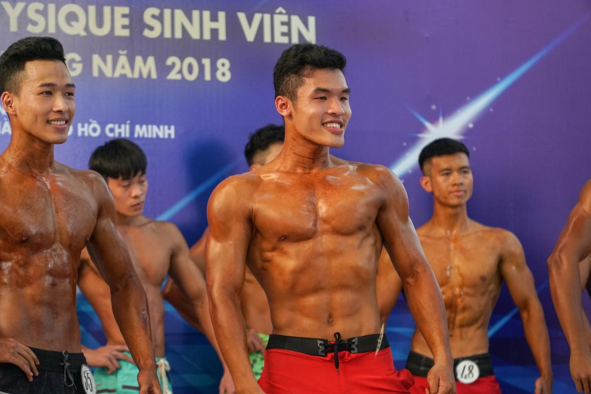 Đã mắt xem 'soái ca' khoe 'body' 6 múi quyến rũ chết người tại giải Thể hình - Fitness sinh viên TP.HCM Ảnh 5