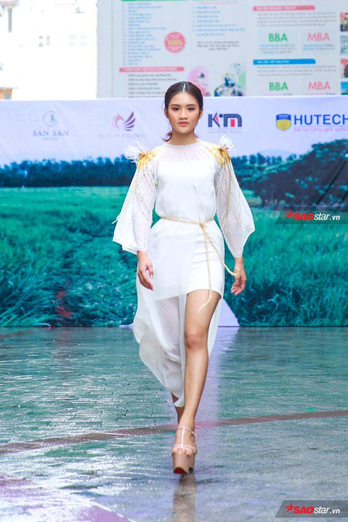 'Tròn mắt' xem nữ sinh Hutech hóa cô dâu đẹp lộng lẫy trên sàn catwalk ở sân trường Ảnh 11