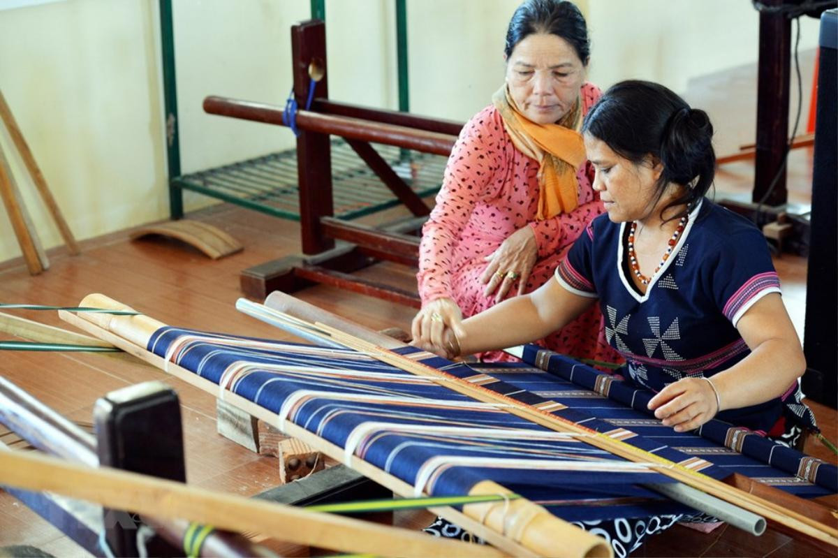 Tinh túy ngàn năm lắng đọng trong từng thớ vải thổ cẩm Chăm Pa Ảnh 5