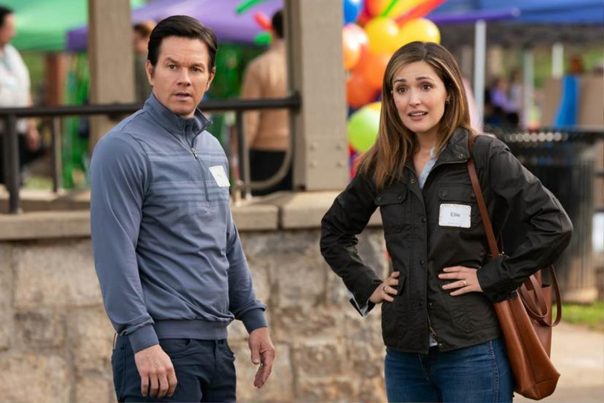 'Instant Family': Mark Wahlberg dở khóc dở cười với những đứa con nuôi bất đắc dĩ Ảnh 1