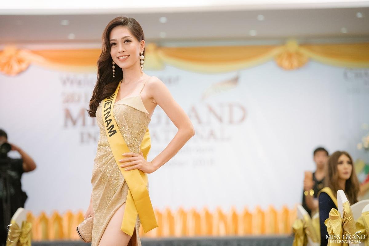 Phương Nga hát ca khúc xúc động này về Việt Nam khiến dàn thí sinh Miss Grand International 'lặng người' Ảnh 1