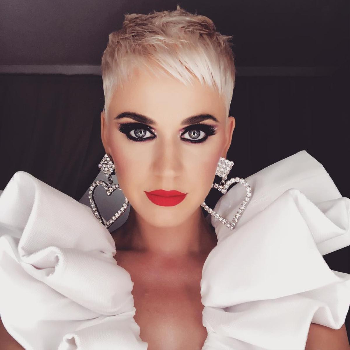 Katy Perry 'tự sướng' trong thiết kế của NTK Công Trí trên Instagram Ảnh 8