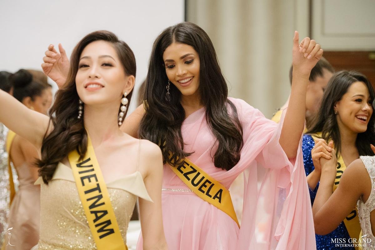 Vì điểm yếu 'chết người' này, mỹ nhân Venezuela đang yếu thế hơn Phương Nga tại Miss Grand International 2018 Ảnh 9