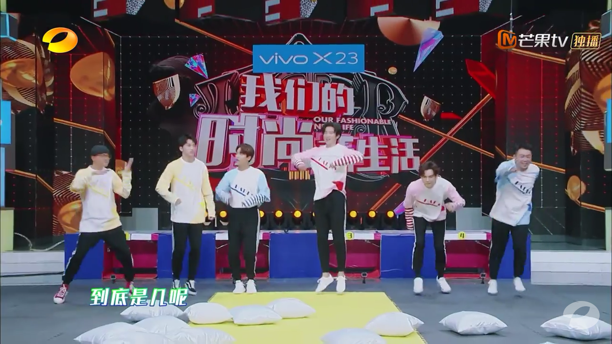 Happy Camp: Dàn diễn viên 'Lương Sinh' quậy tưng bừng, tranh nhau bán tạp chí Ảnh 27