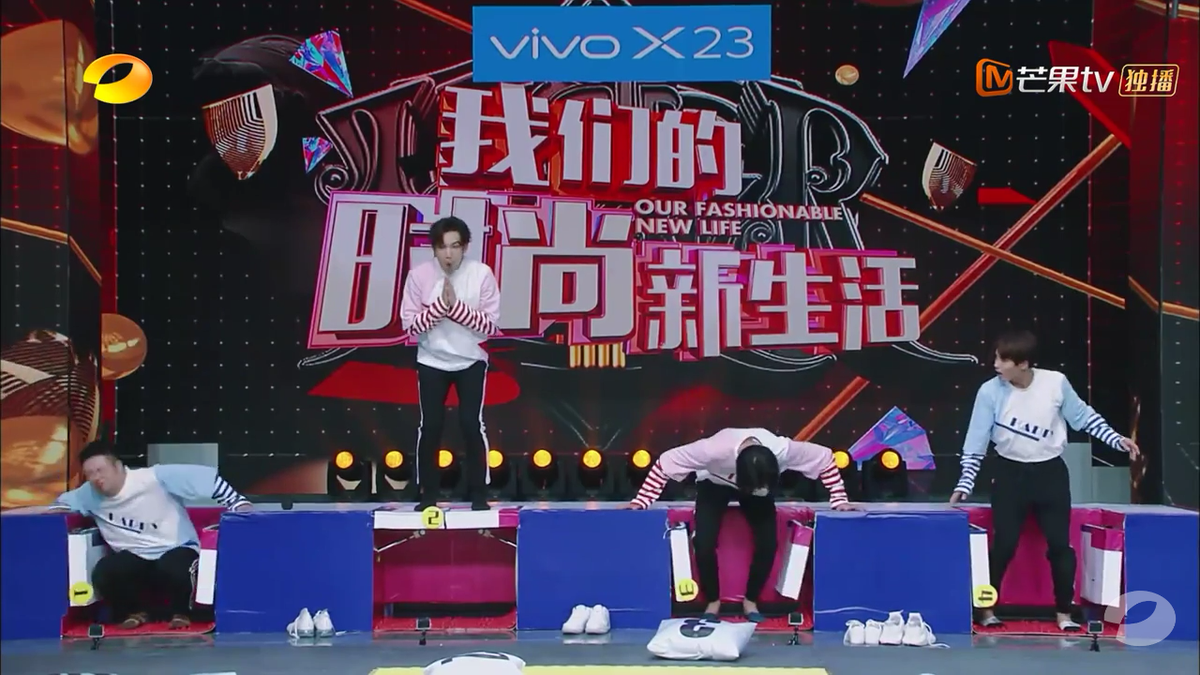 Happy Camp: Dàn diễn viên 'Lương Sinh' quậy tưng bừng, tranh nhau bán tạp chí Ảnh 28