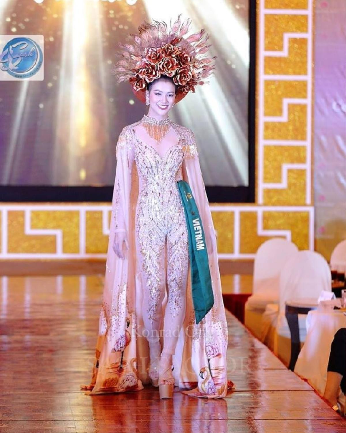 Á hậu Phương Khánh xuất sắc giành giải nhất phần thi trang phục dân tộc tại Miss Earth 2018 Ảnh 1