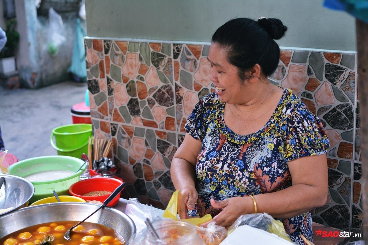 Chuyện dì Gái dễ thương nhất Sài Gòn, bán thì thêm quên cho luôn: 'Kệ đi, tiền bạc có gì đâu, miễn người ta vui là được!' Ảnh 13