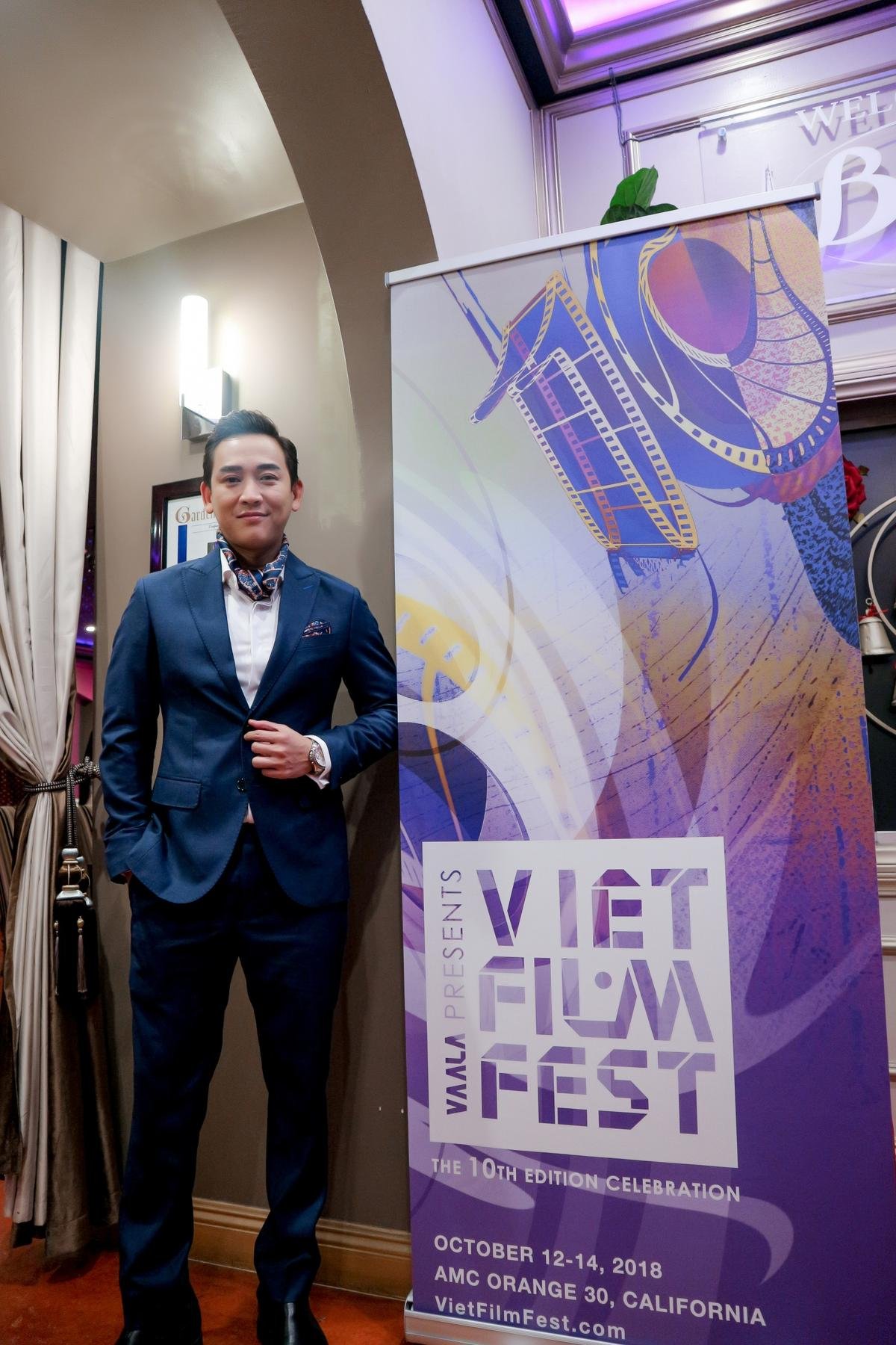 Hứa Vĩ Văn đẹp 'chuẩn soái ca' xuất hiện trước thềm trao giải ' Viet Film Fest' tại Mỹ Ảnh 2