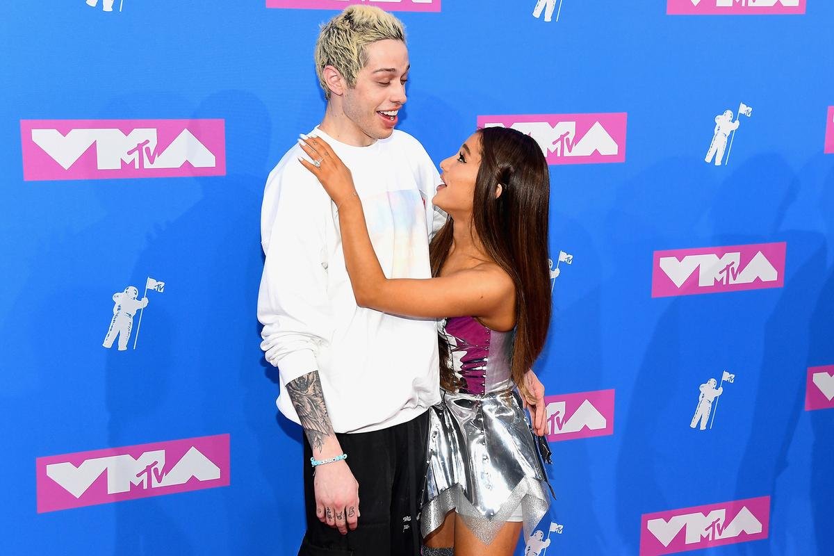 Chấn động: Cặp đôi Ariana Grande và Pete Davidson 'đường ai nấy đi' sau 5 tháng đính hôn! Ảnh 2