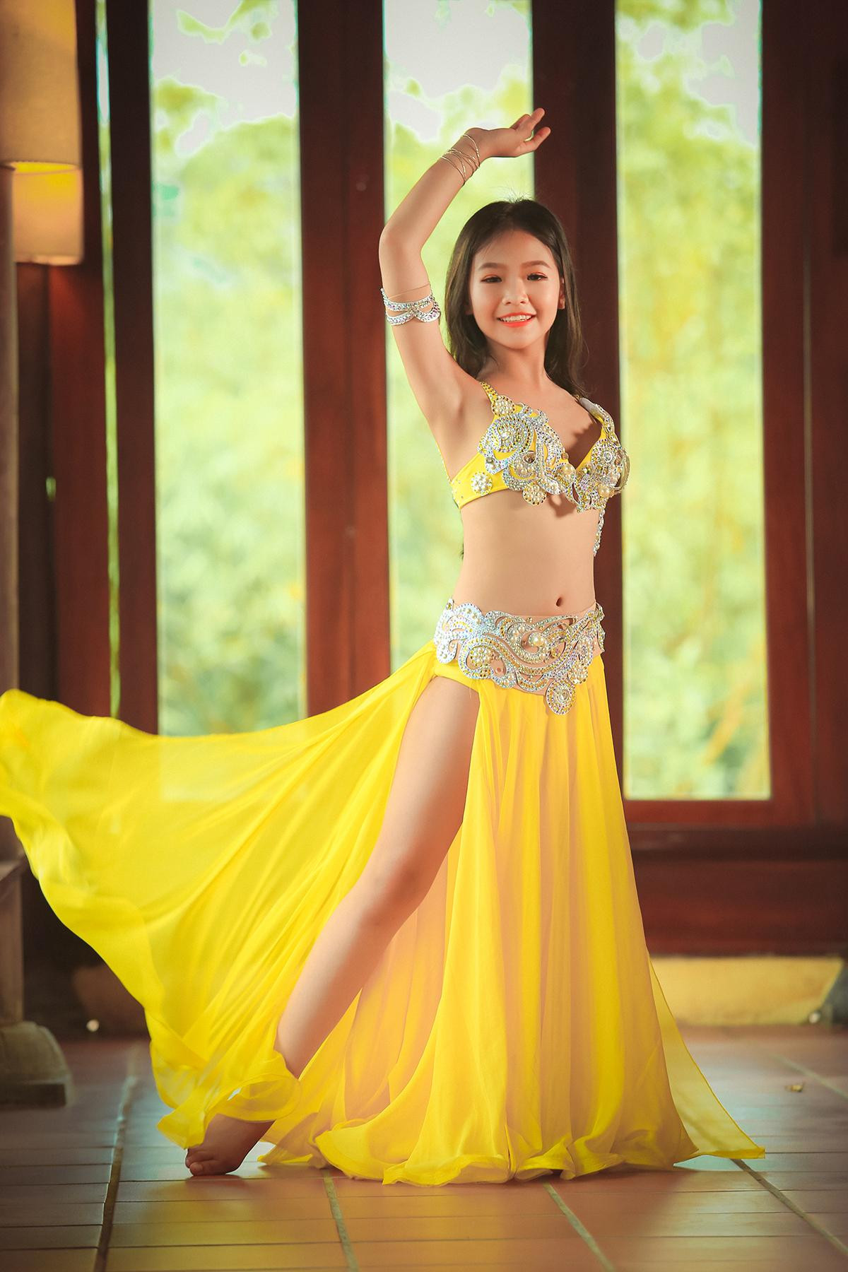 Ngất ngây ngắm trọn bộ ảnh belly dance quyến rũ của tiểu mỹ nhân 11 tuổi Ảnh 10