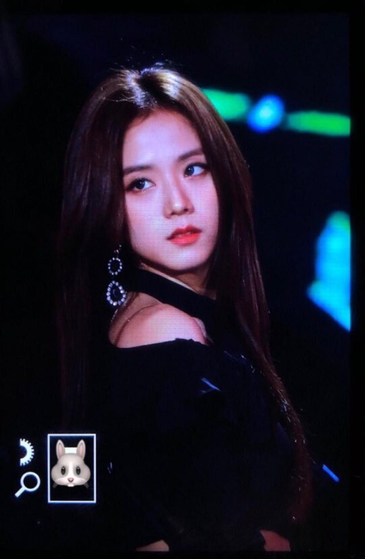 Vẻ gợi cảm bùng nổ của Jisoo (Blackpink) lấn át dàn sao Hàn trong lễ hội âm nhạc Ảnh 5