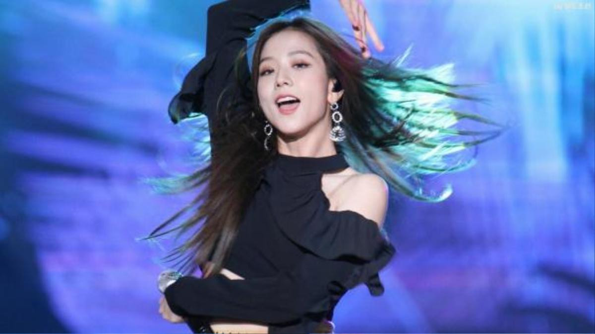 Vẻ gợi cảm bùng nổ của Jisoo (Blackpink) lấn át dàn sao Hàn trong lễ hội âm nhạc Ảnh 10