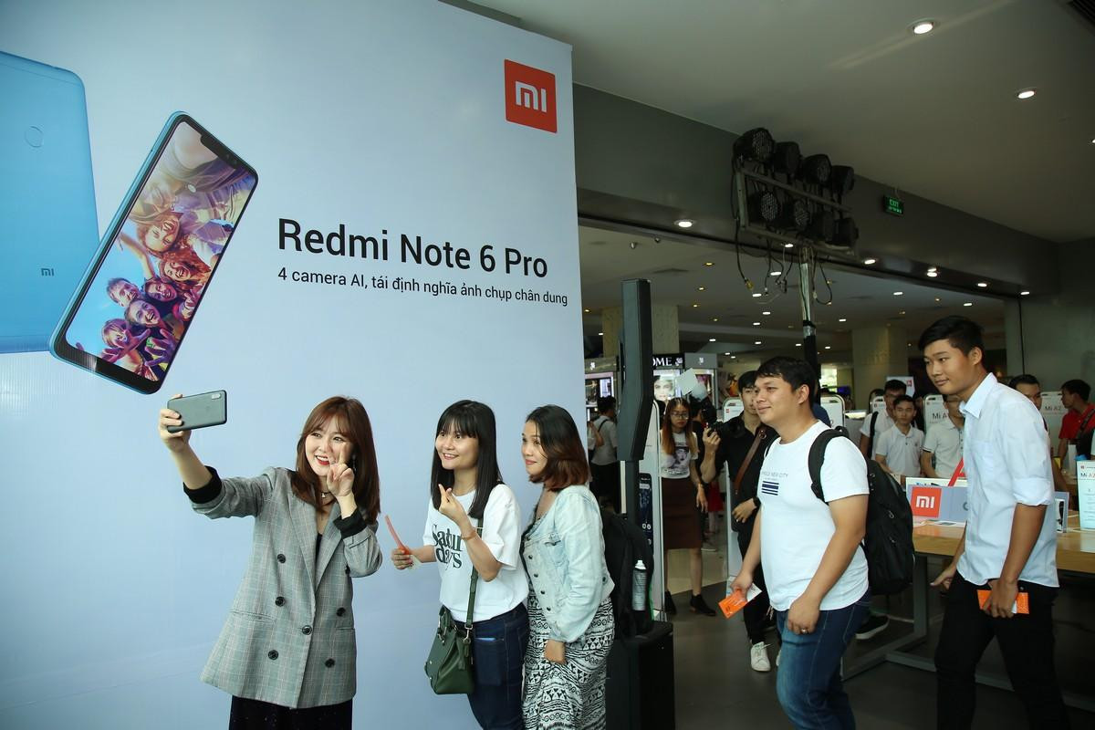 Xiaomi lập kỷ lục selfie trong vòng 3 phút với 133 tấm hình bằng Redmi Note 6 Pro Ảnh 1