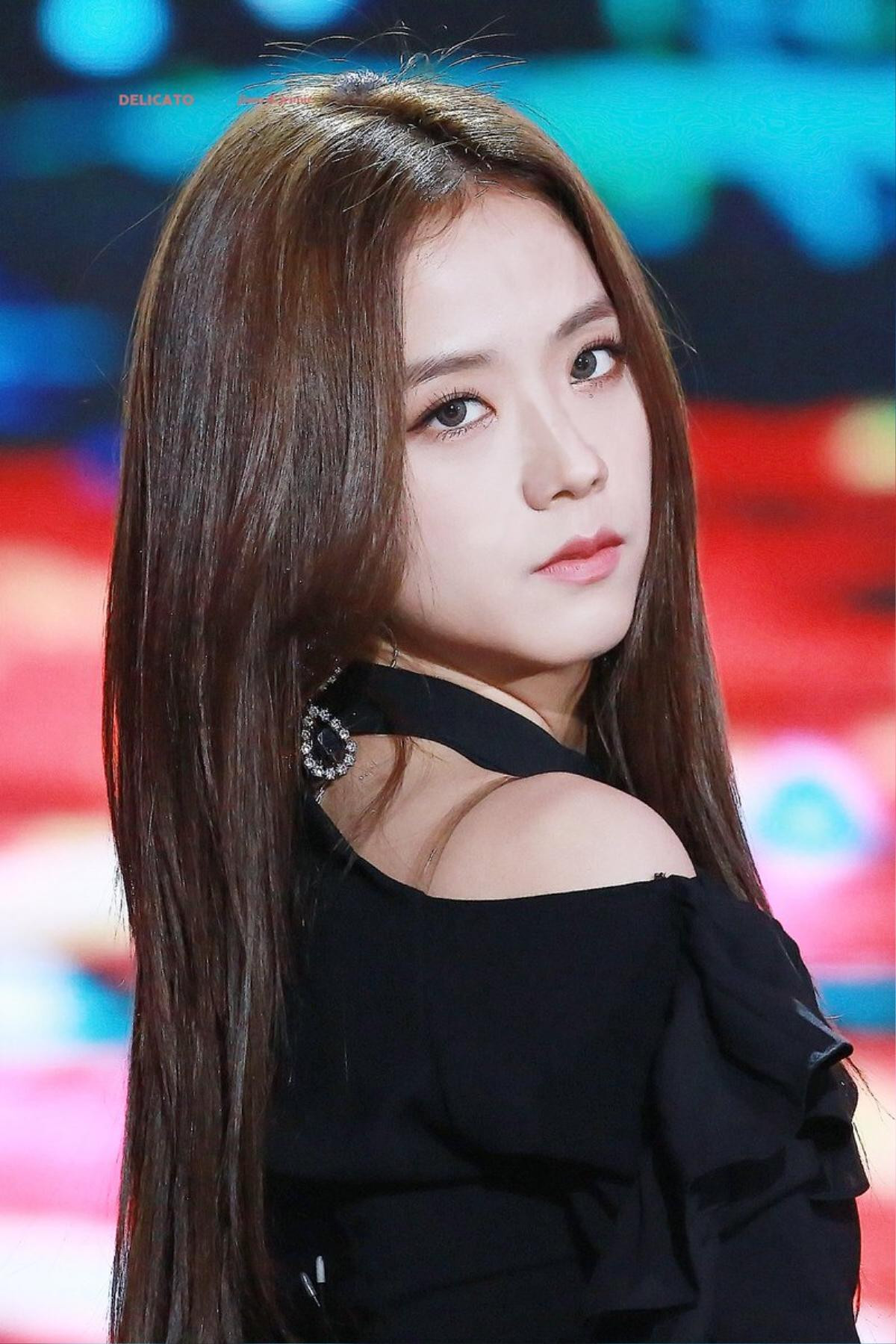 Jisoo (BlackPink) và vẻ đẹp 'vô thực' khiến hàng loạt người hâm mộ nhập viện vì 'truỵ tim' Ảnh 2