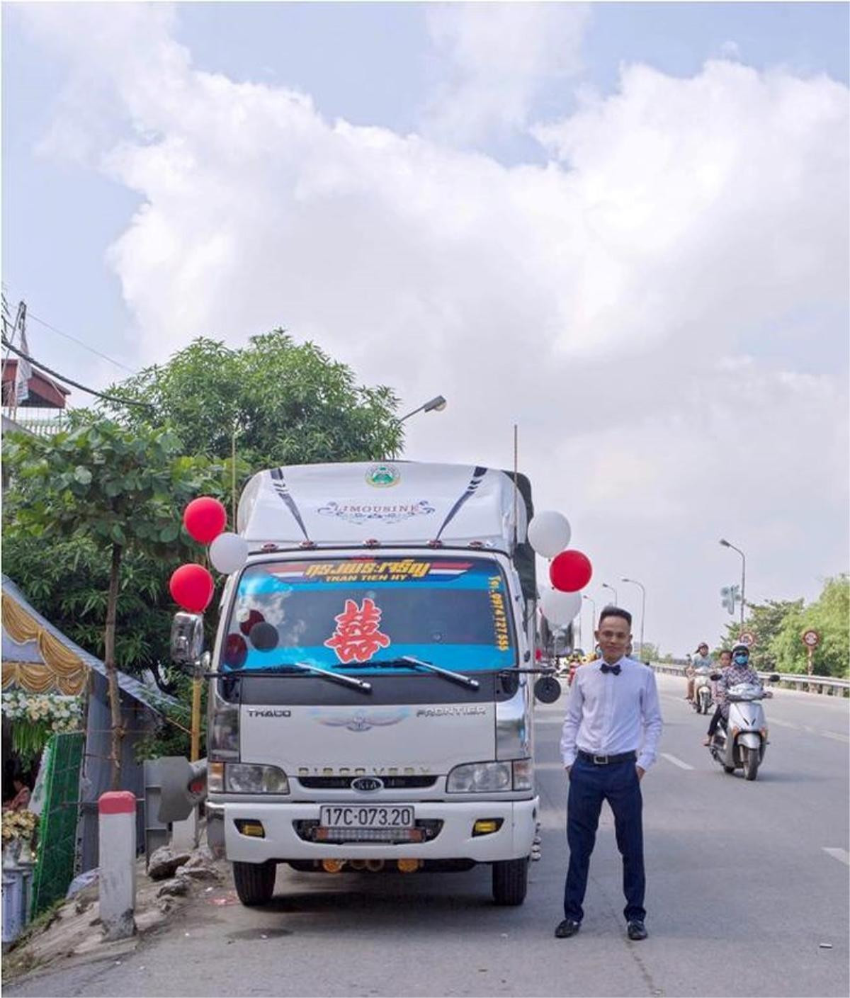 Dùng xe hơi xưa rồi, huy động cả một dàn xe tải để đón dâu như đám cưới ở Thái Bình này mới 'chất' Ảnh 2