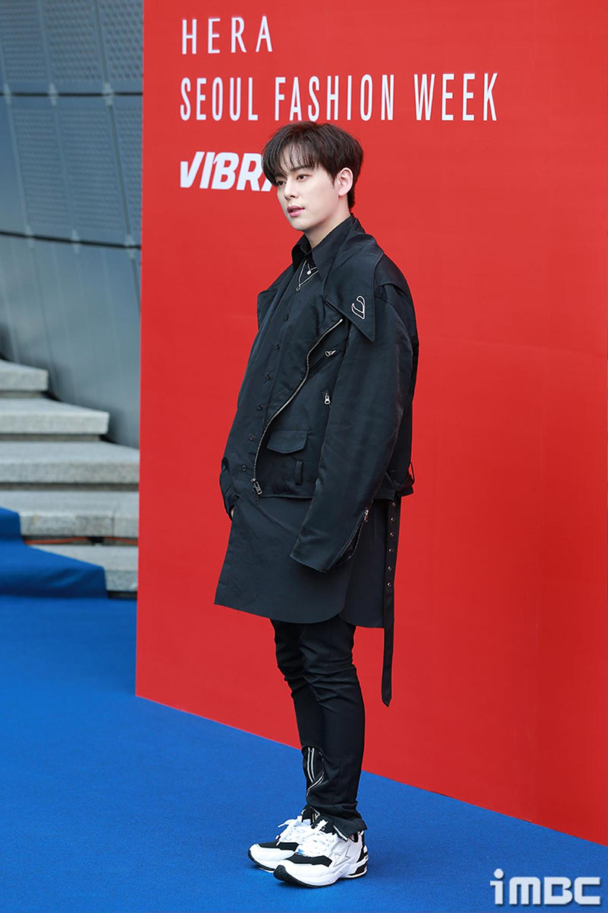 Hera Seoul Fashion Week: Sao nhí 'Vườn sao băng' bảnh bao bên Sung Hoon và loạt nghệ sĩ đình đám Ảnh 22