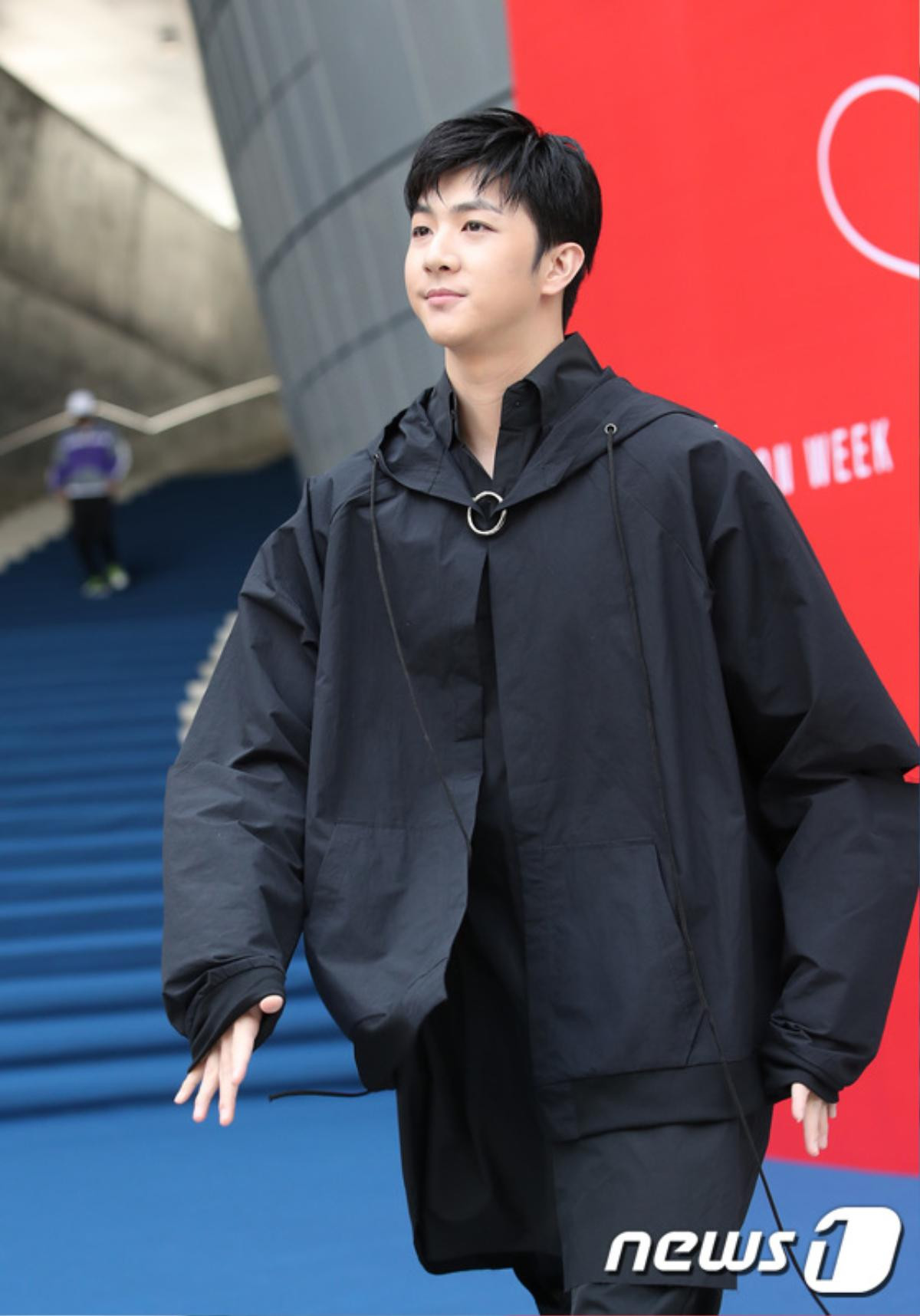 Hera Seoul Fashion Week: Sao nhí 'Vườn sao băng' bảnh bao bên Sung Hoon và loạt nghệ sĩ đình đám Ảnh 32