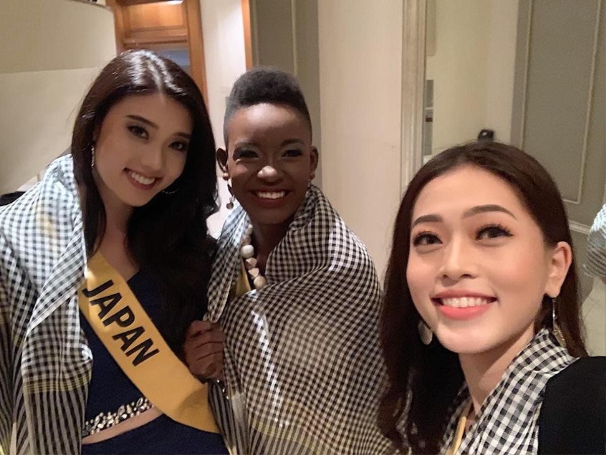 Phương Nga đã tặng món quà đặc biệt này đến Chủ tịch cuộc thi và các thí sinh Miss Grand International 2018 Ảnh 2