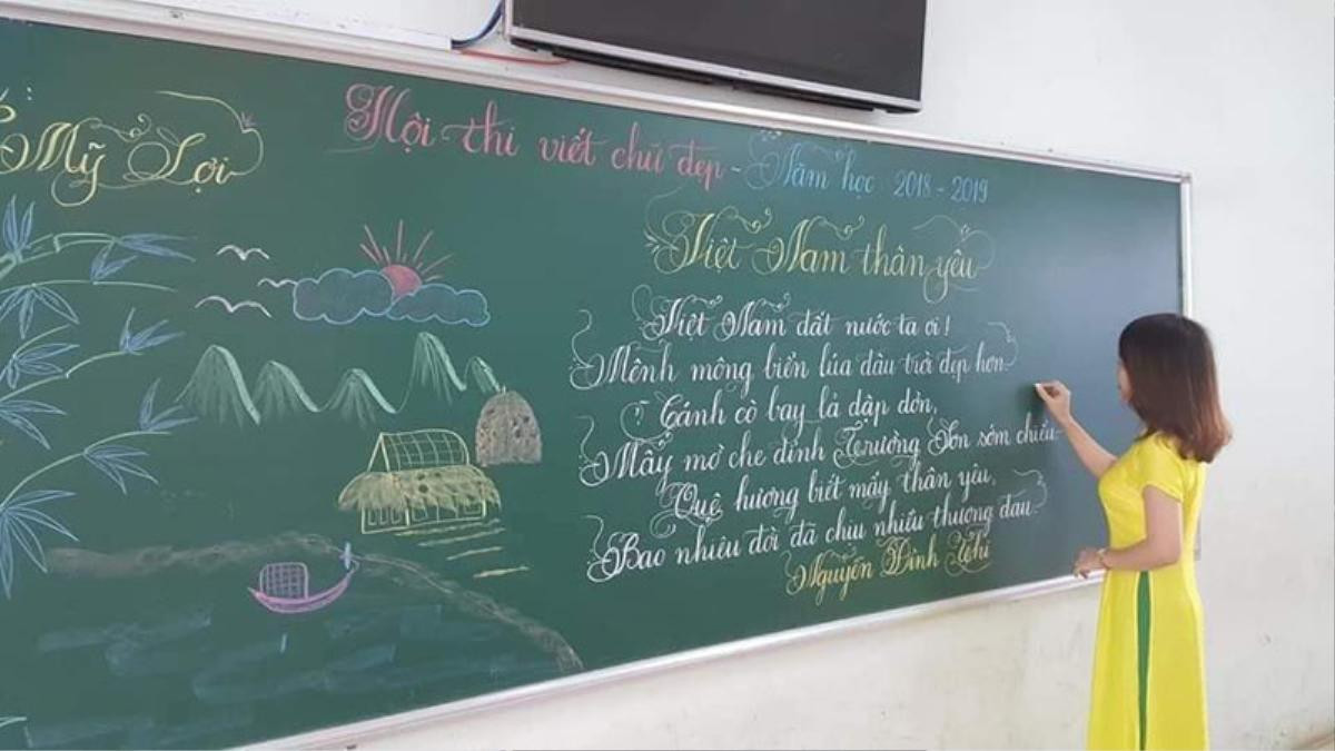 Lác mắt ngắm những dòng chữ viết bằng phấn trắng trên nền bảng xanh của giáo viên trường tiểu học Trưng Vương Ảnh 9