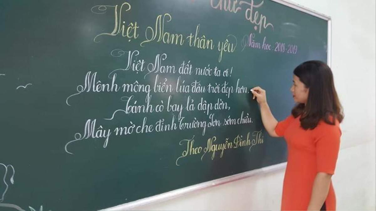 Lác mắt ngắm những dòng chữ viết bằng phấn trắng trên nền bảng xanh của giáo viên trường tiểu học Trưng Vương Ảnh 6