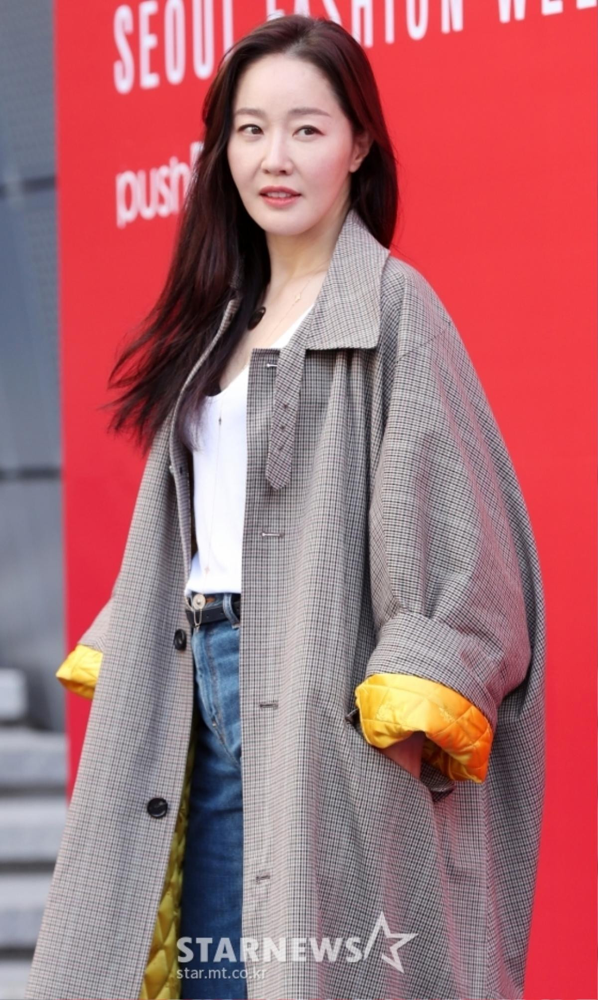 'Chị đại' Gong Hyo Jin cùng Ji Yeon, Hyomin và Qri của T-ara tham dự 'Hera Seoul Fashion Week' ngày 2 Ảnh 15