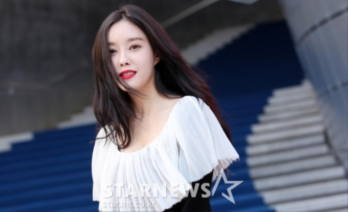 'Chị đại' Gong Hyo Jin cùng Ji Yeon, Hyomin và Qri của T-ara tham dự 'Hera Seoul Fashion Week' ngày 2 Ảnh 26