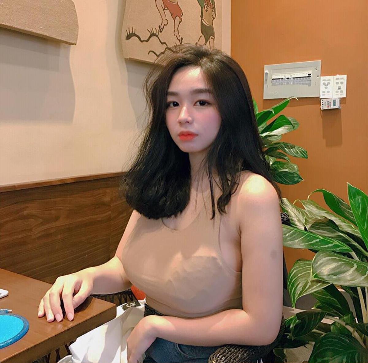 Xuất hiện nữ sinh sở hữu mặt xinh vóc dáng cực bốc lửa dự đoán cạnh tranh với hot girl ngực 1m Ảnh 5