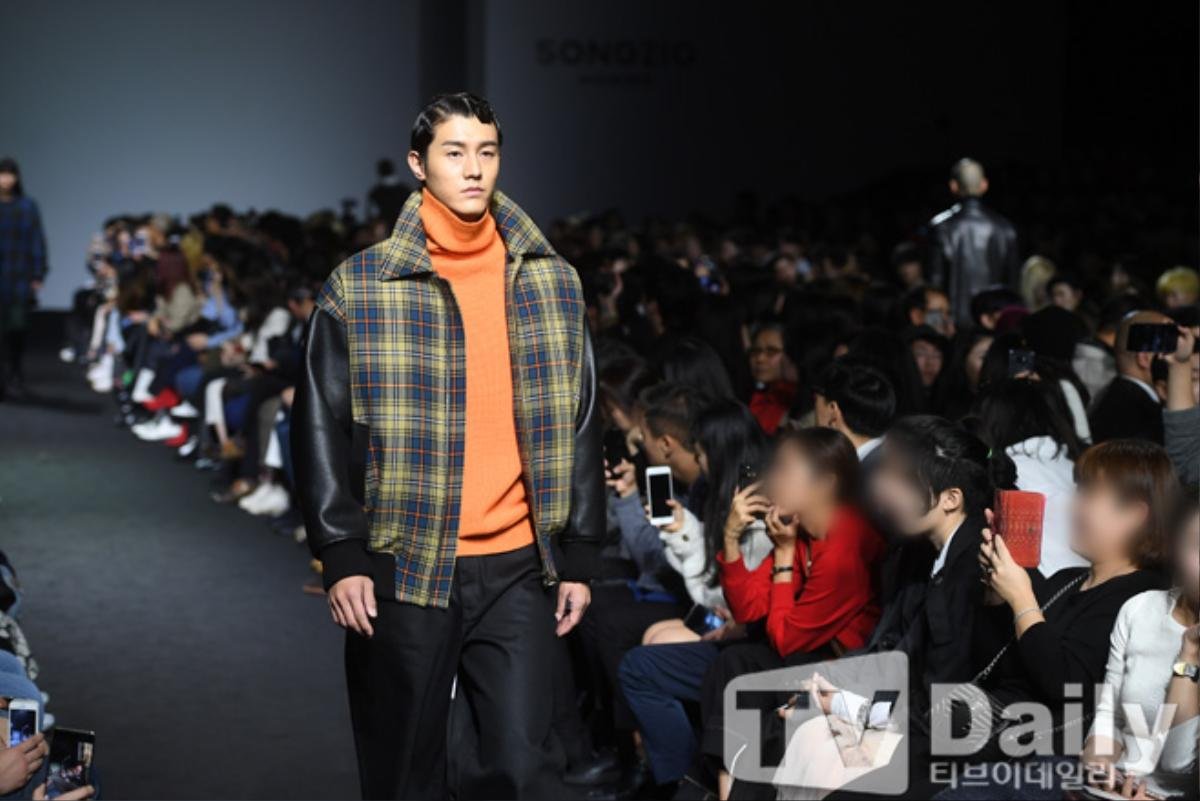 Bấm loạn khi 'Ngưu ma vương' Cha Seung Won, Lee Ki Woo và Bae Jung Nam trên sàn catwalk tại 'Hera Seoul Fashion Week' Ảnh 10