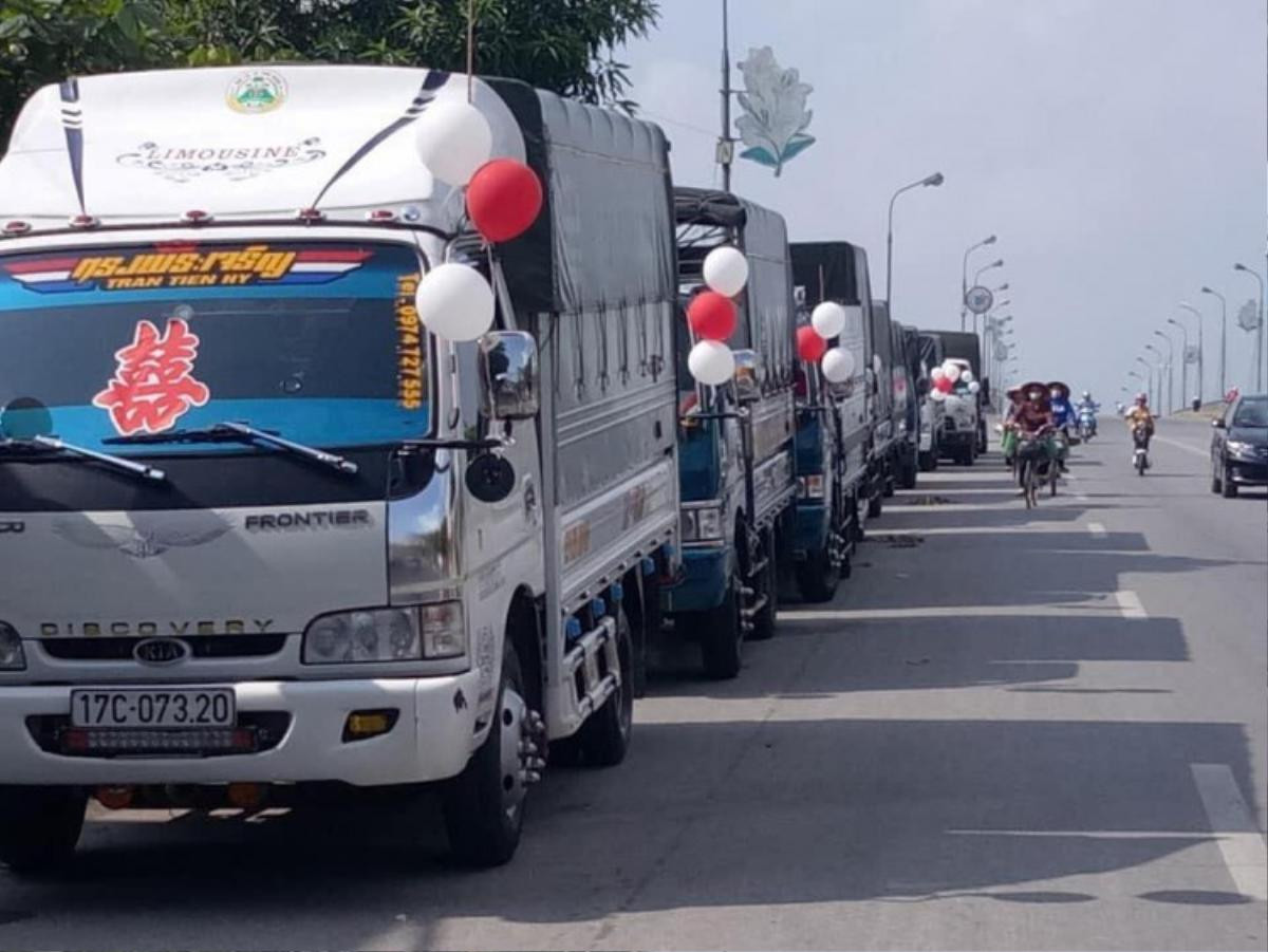 Màn đón dâu bằng 'siêu xe tải' khiến cô dâu sửng sốt thốt lên 'định cho nhà gái ngồi trên thùng à' Ảnh 4