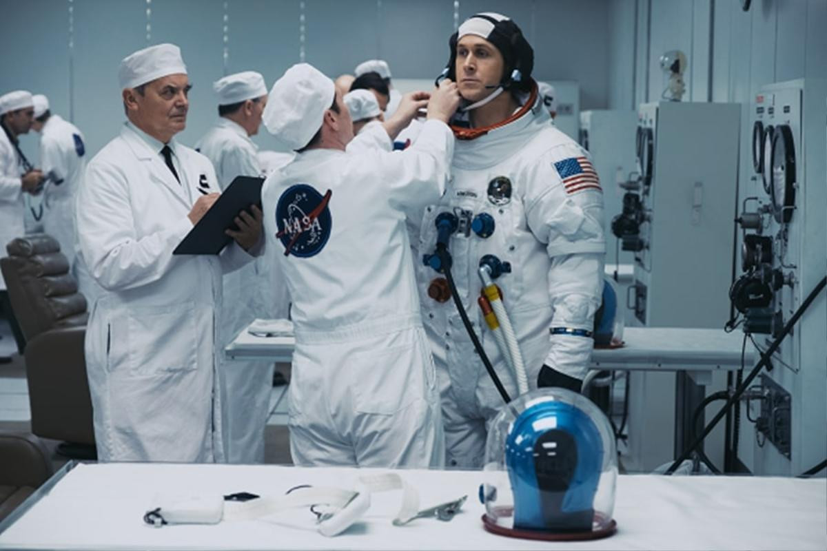 Review 'First Man': Bước chân phát kiến lịch sử của 'ông bố mẫu mực' Neil Armstrong Ảnh 5