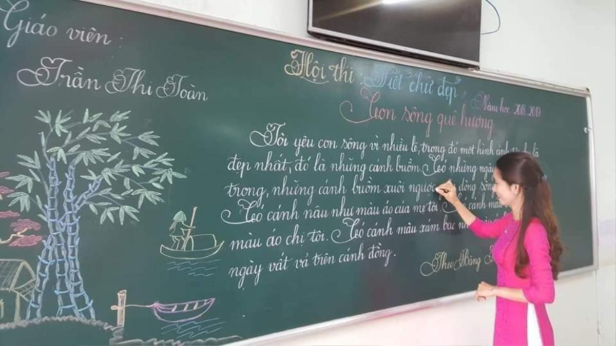 Danh sư xuất cao đồ: Học trò của cô giáo viết chữ như vẽ tranh cũng có nét bút đẹp hơn cả máy in Ảnh 1